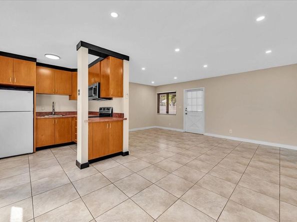 707 S 19th Ave 9, Hollywood FL 33020