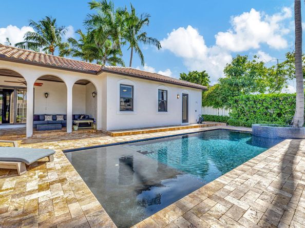 832 SW 34th Avenue, Boynton Beach FL 33435