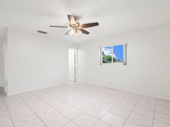 1165 NW 67th Ave, Margate FL 33063