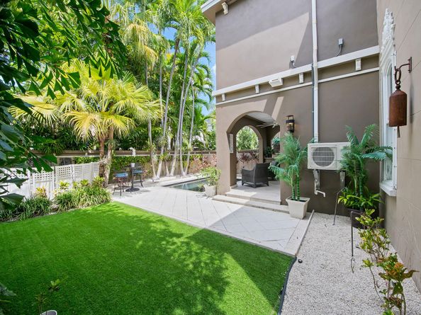 525 N Victoria Park Rd, Fort Lauderdale FL 33301