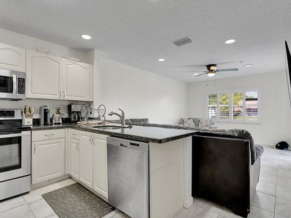212 NW 118th Dr, Coral Springs FL 33071
