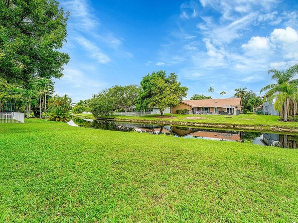 212 NW 118th Dr, Coral Springs FL 33071
