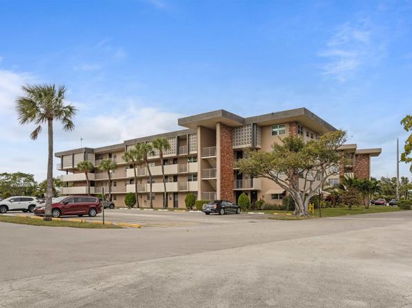 3051 NW 46th Ave 408, Lauderdale Lakes FL 33313