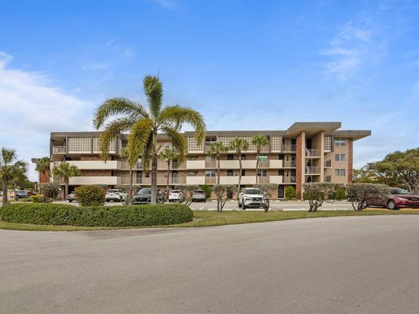 3051 NW 46th Ave 408, Lauderdale Lakes FL 33313