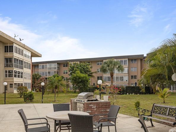 3051 NW 46th Ave 408, Lauderdale Lakes FL 33313