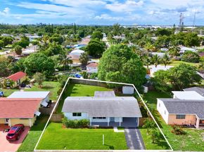 12 SW 13th Ct, Deerfield Beach FL 33441