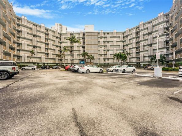 3475 N Country Club Drive 602, Aventura FL 33180