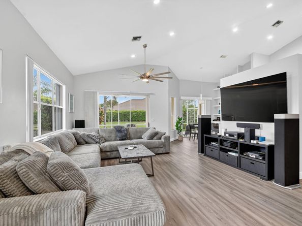 6900 Cairnwell Drive, Boynton Beach FL 33472