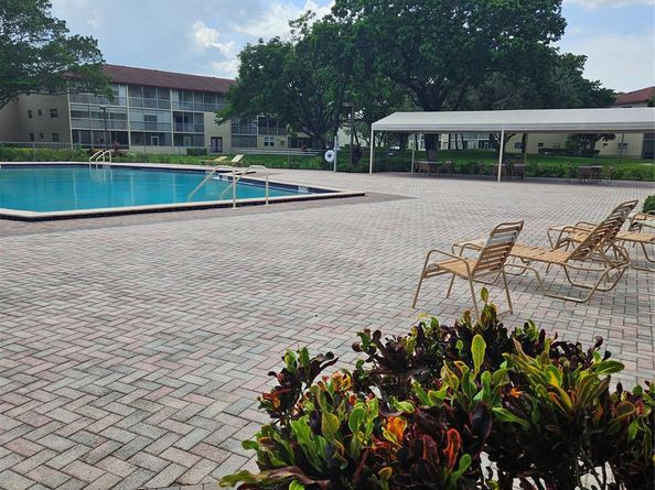 101 SW 132 Way 218, Pembroke Pines FL 33027