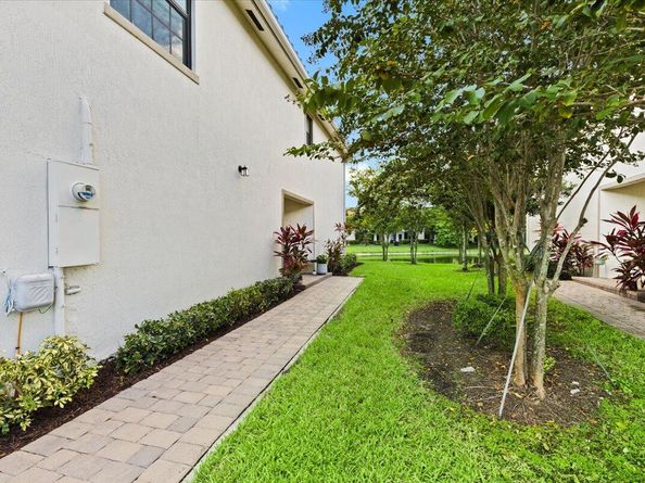 6019 Woods Edge Circle, Riviera Beach FL 33410