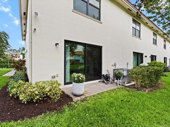 6019 Woods Edge Circle, Riviera Beach FL 33410