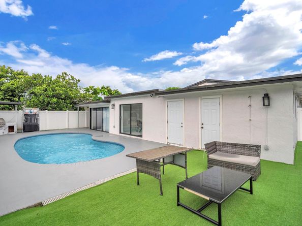 6630 Cody St, Hollywood FL 33024