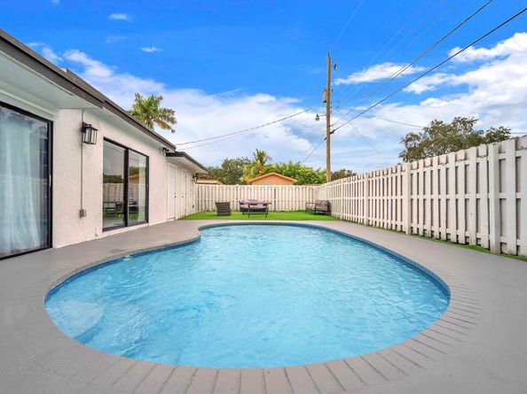 6630 Cody St, Hollywood FL 33024