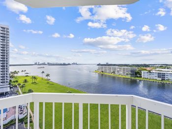123 Lakeshore Drive
