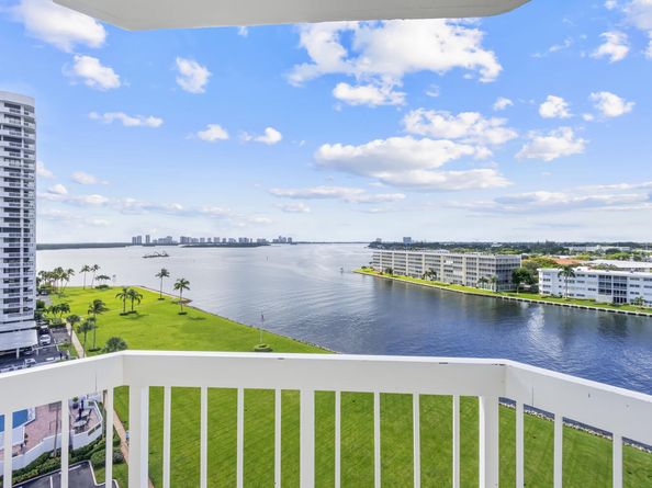 123 Lakeshore Drive 943, North Palm Beach FL 33408