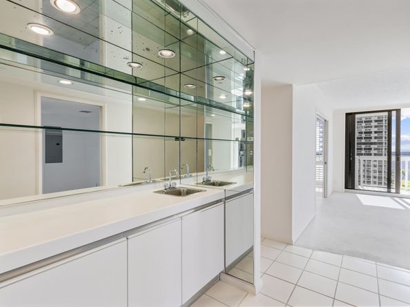 123 Lakeshore Drive 943, North Palm Beach FL 33408