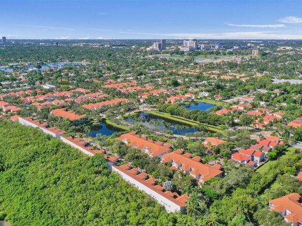 1241 Weeping Willow Way 1241, Hollywood FL 33019