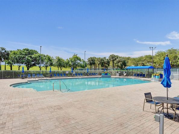 1241 Weeping Willow Way 1241, Hollywood FL 33019