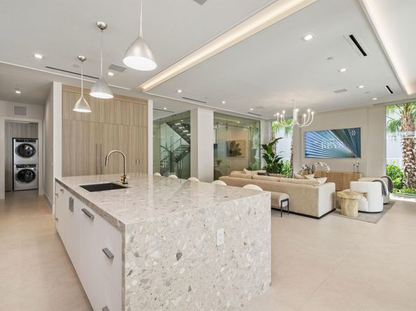 812 Palm Trail, Delray Beach FL 33483