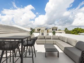 812 Palm Trail, Delray Beach FL 33483