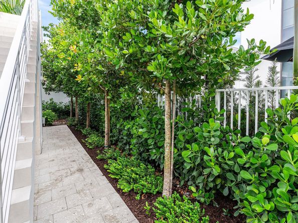 812 Palm Trail, Delray Beach FL 33483