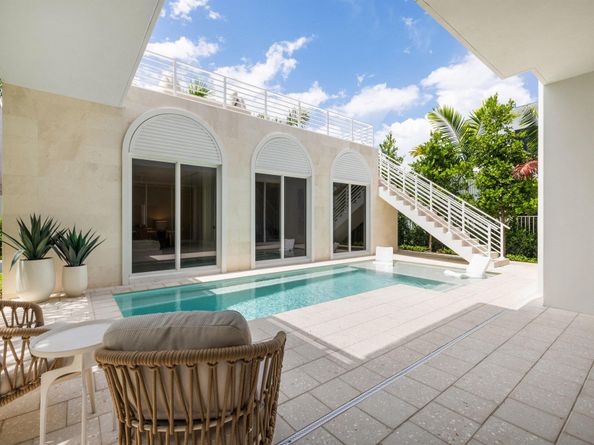 812 Palm Trail, Delray Beach FL 33483