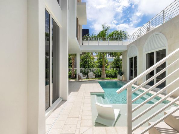 812 Palm Trail, Delray Beach FL 33483