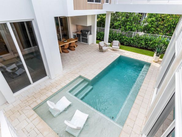 812 Palm Trail, Delray Beach FL 33483