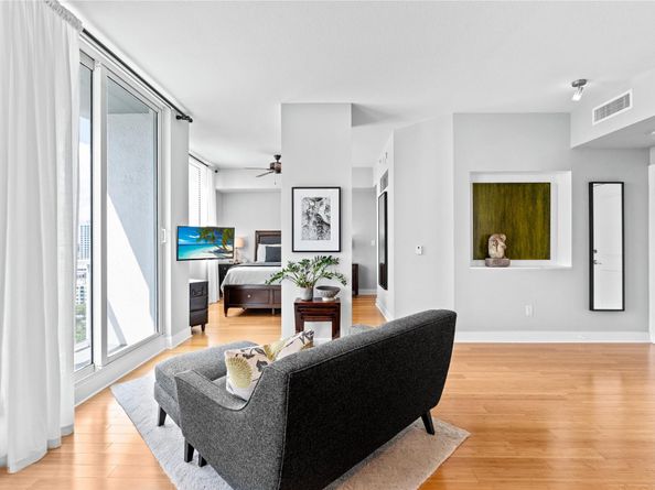 315 NE 3rd Ave 1802, Fort Lauderdale FL 33301