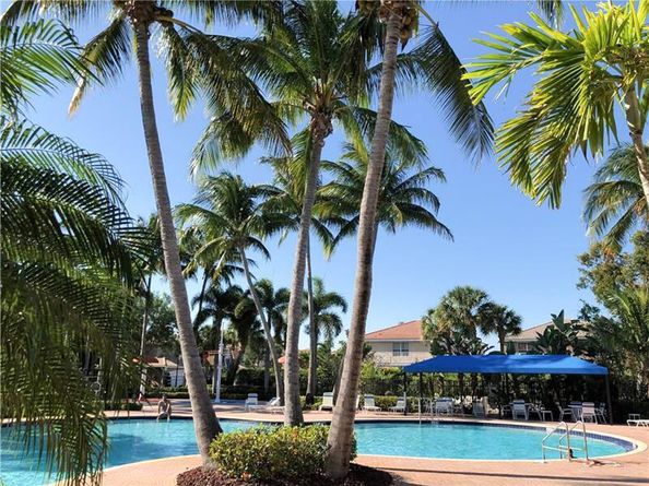 5463 Queenship Court, Greenacres FL 33463