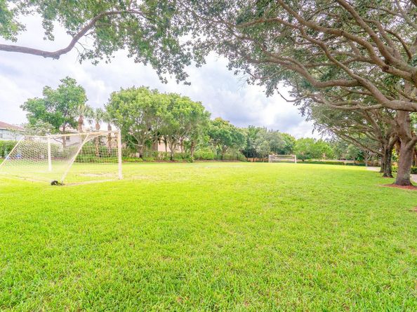 5463 Queenship Court, Greenacres FL 33463