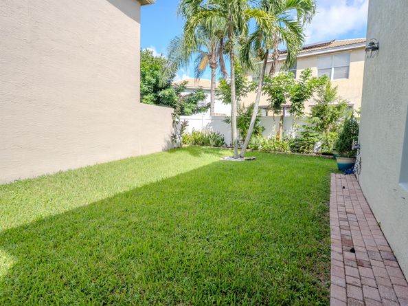 5463 Queenship Court, Greenacres FL 33463