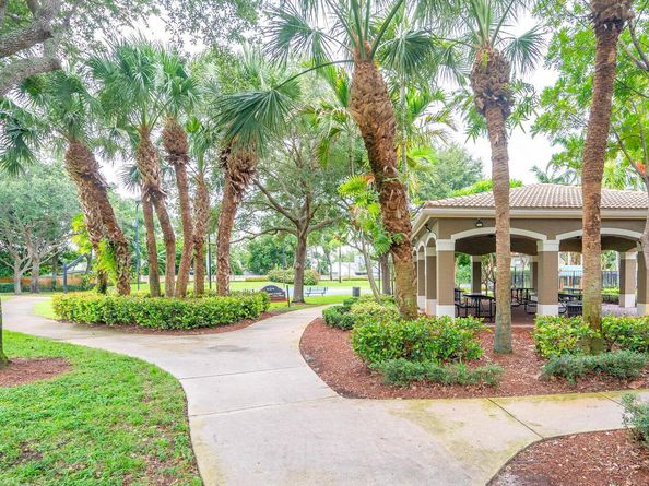 5463 Queenship Court, Greenacres FL 33463