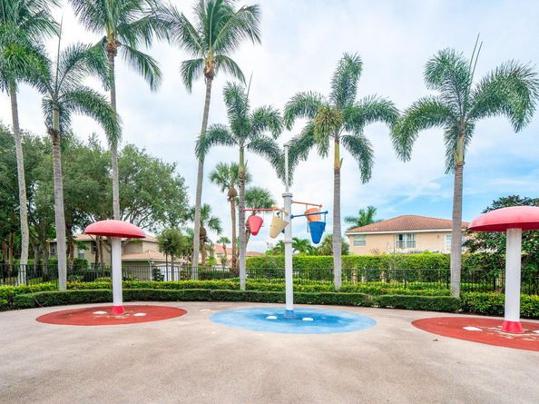 5463 Queenship Court, Greenacres FL 33463