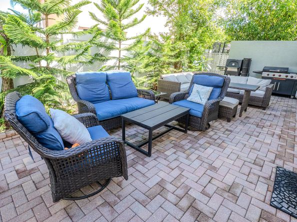 5463 Queenship Court, Greenacres FL 33463
