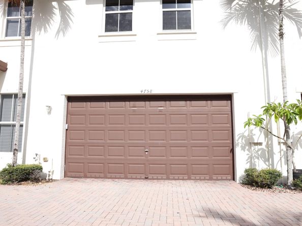 4758 Sierra Ln, Coconut Creek FL 33073