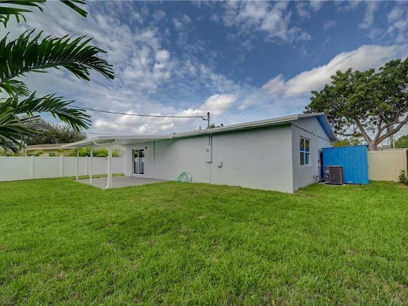 910 NE 23rd Pl, Pompano Beach FL 33064