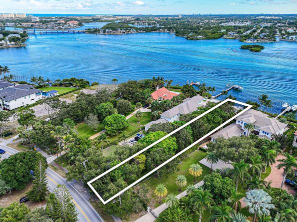 114 W Riverside Drive, Jupiter FL 33469