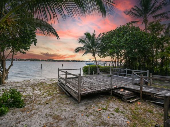 114 W Riverside Drive, Jupiter FL 33469