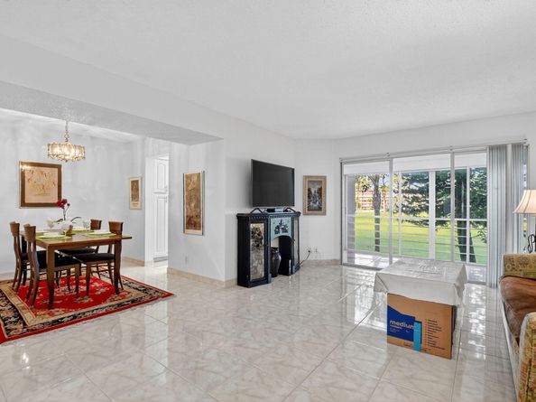 3810 Via Poinciana 206, Lake Worth FL 33467