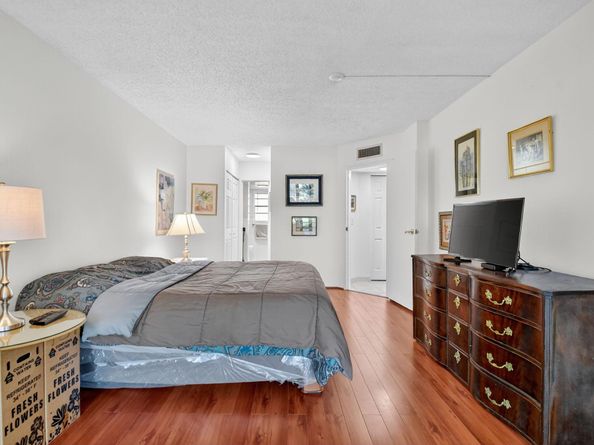 3810 Via Poinciana 206, Lake Worth FL 33467