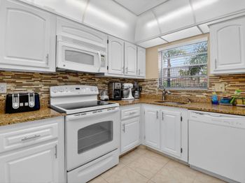 3810 Via Poinciana