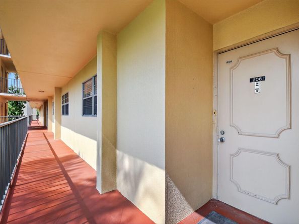 3810 Via Poinciana 206, Lake Worth FL 33467