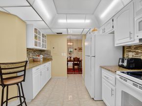 3810 Via Poinciana 206, Lake Worth FL 33467