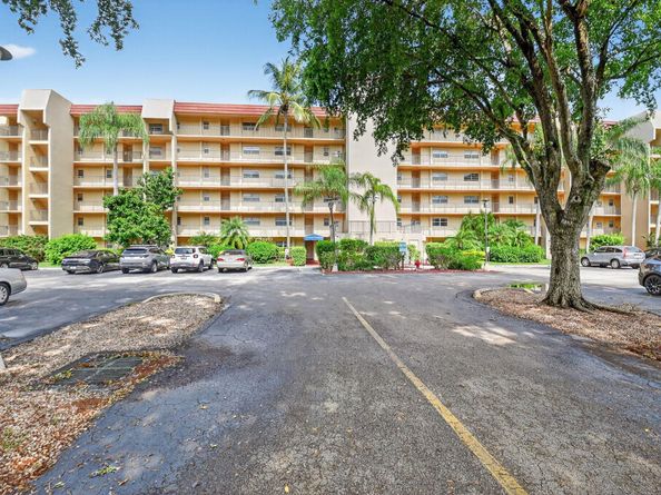 3810 Via Poinciana 206, Lake Worth FL 33467