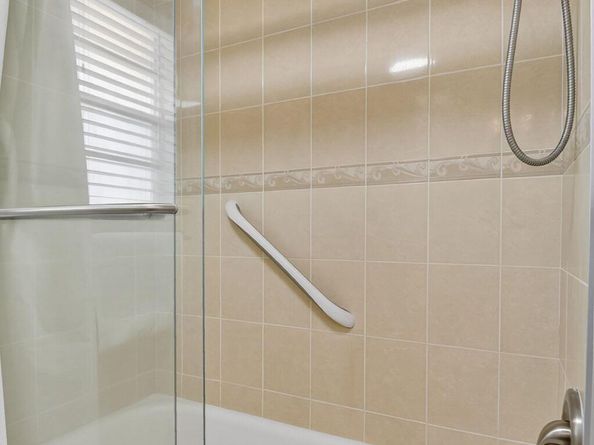 3810 Via Poinciana 206, Lake Worth FL 33467
