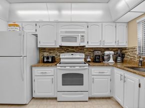 3810 Via Poinciana 206, Lake Worth FL 33467