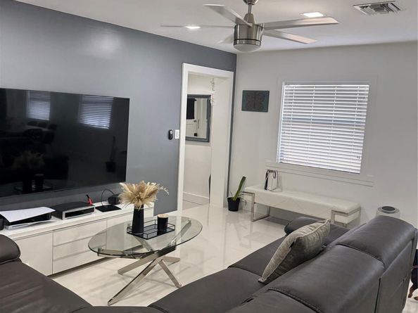 823 N 20th Ct, Hollywood FL 33020