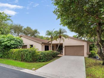 2216 Seagrape Circle