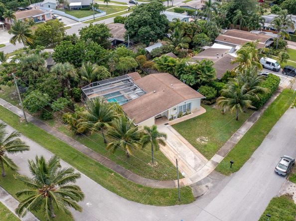 1002 W Broome Street, Lantana FL 33462